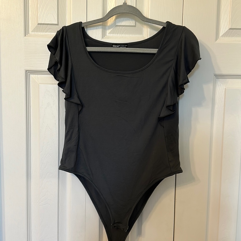 Ruffle sleeve bodysuit